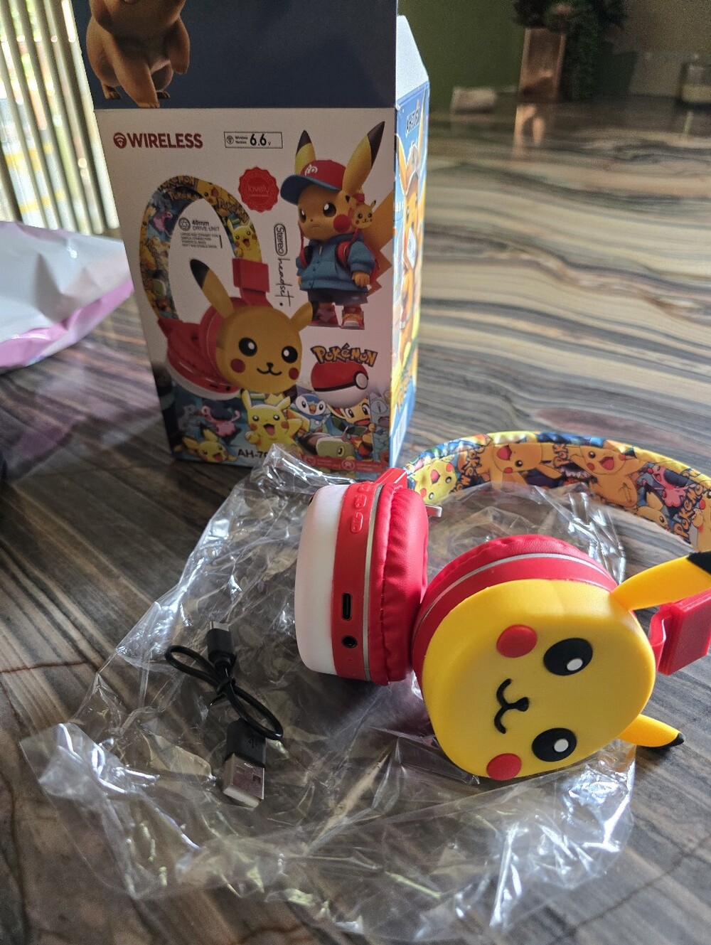 NIB Kid's Pokémon Pikachu Wireless Headphones - Red.  Perfect For School.